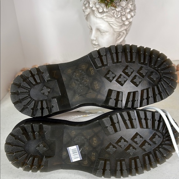 Dr. Martens Sinclair Platform Bootie (Women) Sz 8 NWOB - Picture 7 of 15